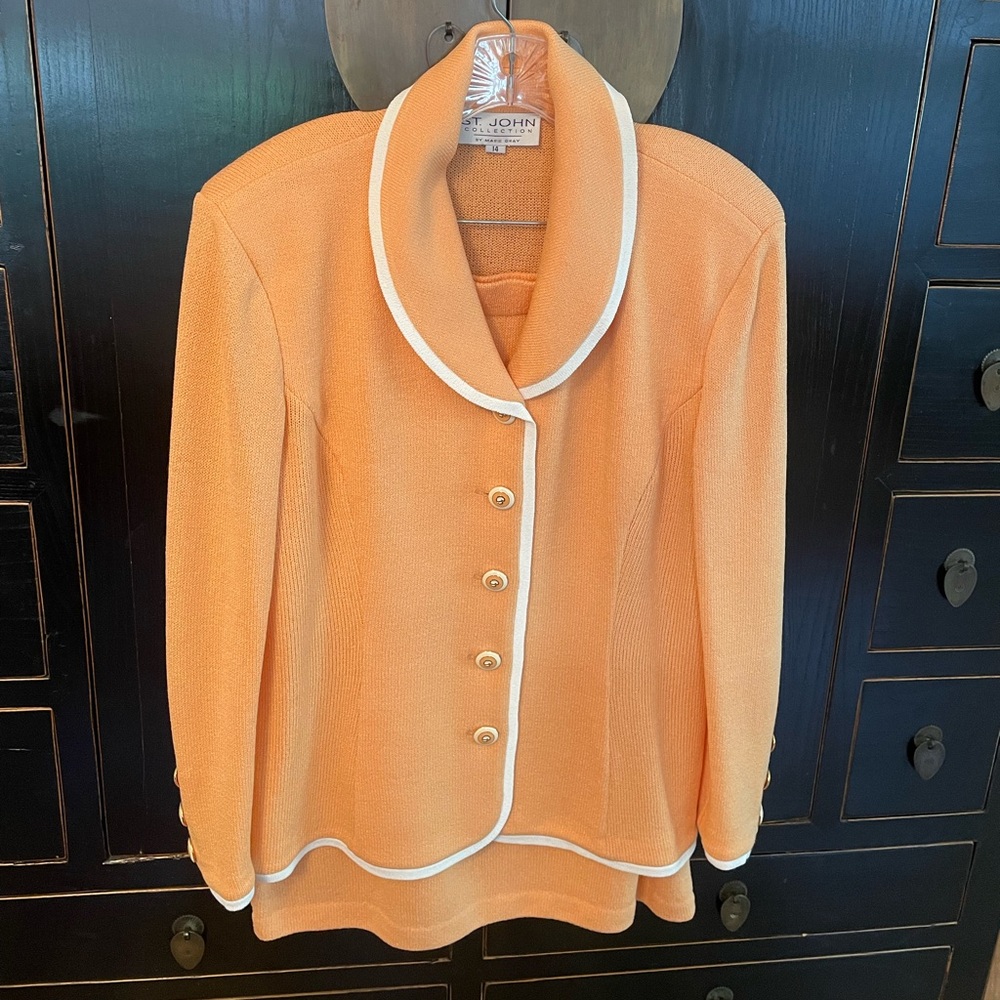 St. John Collection by Marie Gray peach suit, size 14